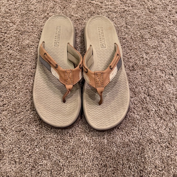 ๐๐ 3/$30 Sperry TopSider Flip Flops with original box Size 7 - Picture 3 of 8